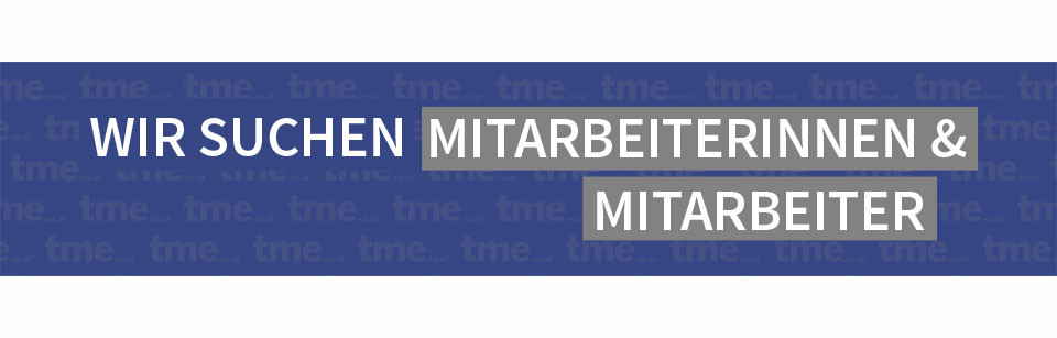 Auf dem Bild sieht man ein blaues Osterei mit dem tme-Logo.