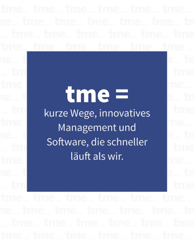 Auf dem Bild steht auf blauem Hintergrund: „tme = kurze Wege, innovatives Management und Software, die schneller läuft als wir.“